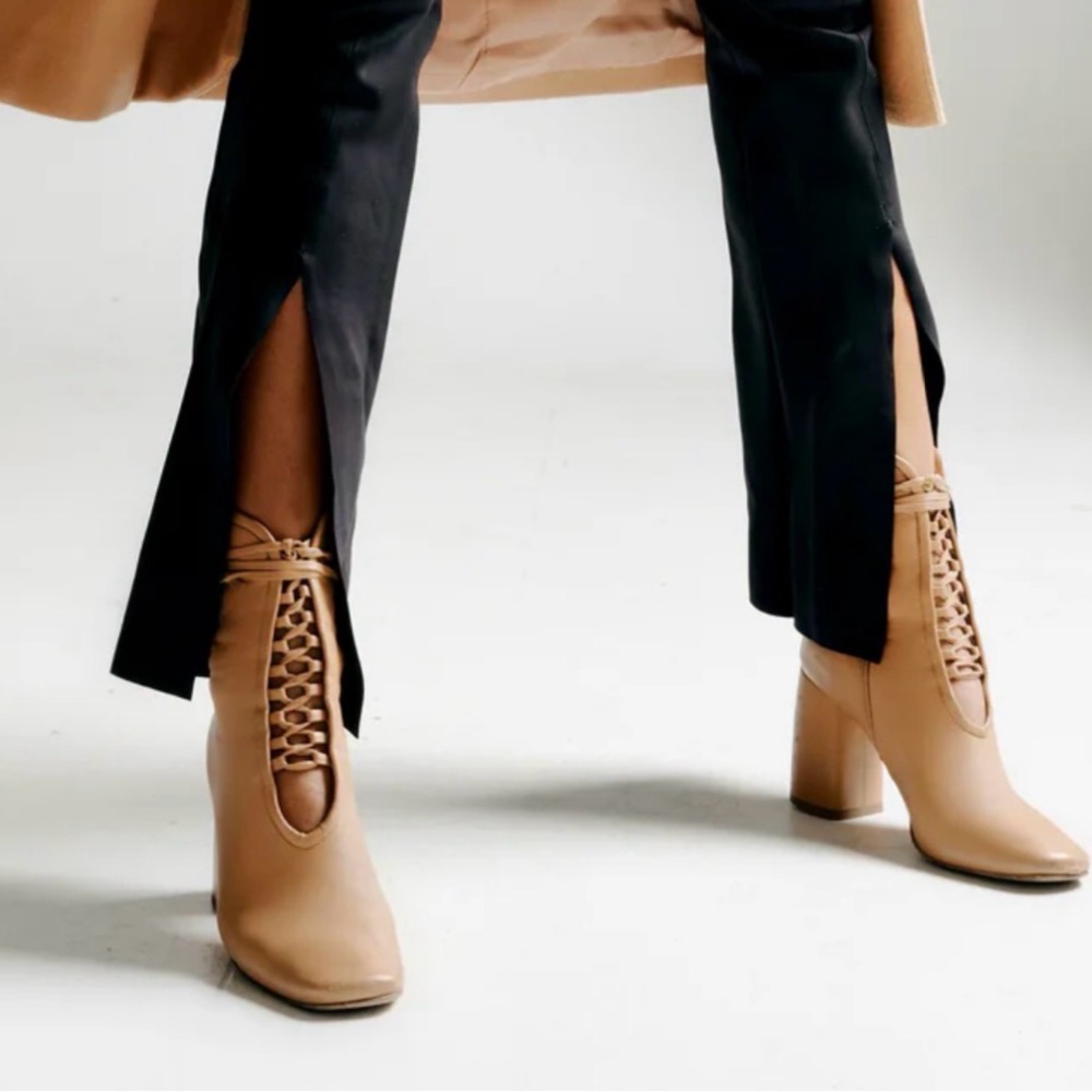 Daniela Shevel BellaDonna Women's Tan Lace-Up Block Heel Ankle Boots - Picture 7 of 8